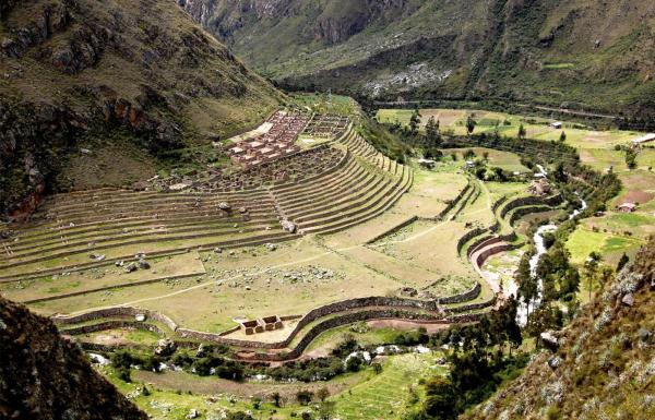 Day 1: Cusco - Km. 82 - Wayllabamba (five hours by foot)