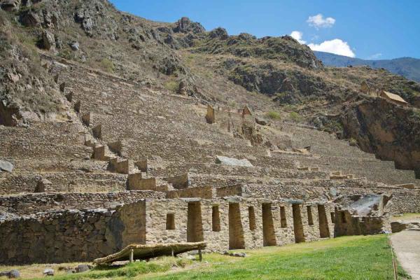 Noche en Ollantaytambo y tour en Machu Picchu 2D