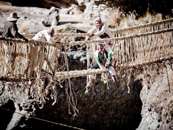 Qeswachaka bridge: Inca tradition resists the modernity