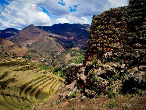 Sacred Valley: Skylodge Adventure Suites on the rocks of the valley