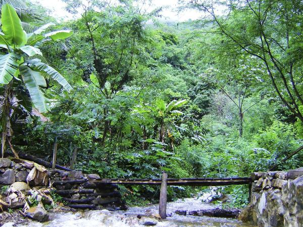 Siete Tinajas waterfalls circle surprising travelers Cusco